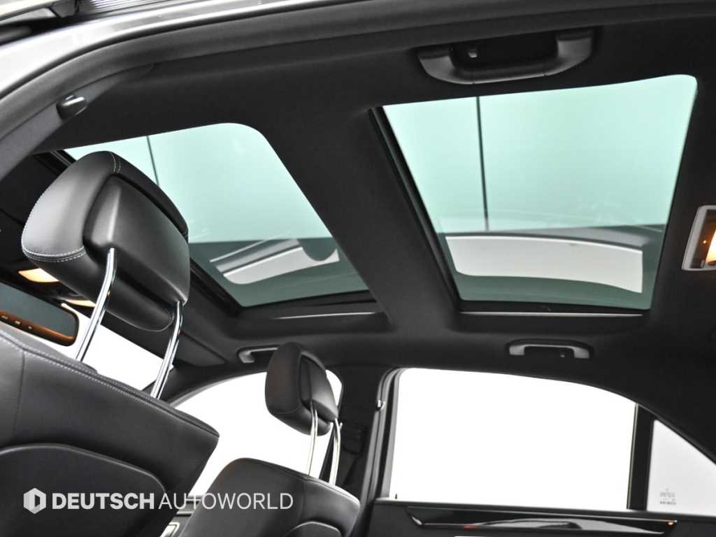 Mercedes-Benz E-Class — photo 18