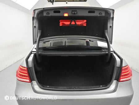 Mercedes-Benz E-Class — photo 19
