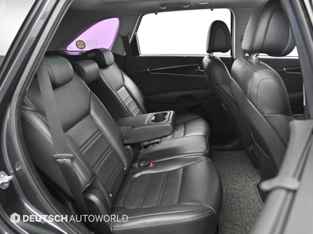 Kia Sorento — photo 12