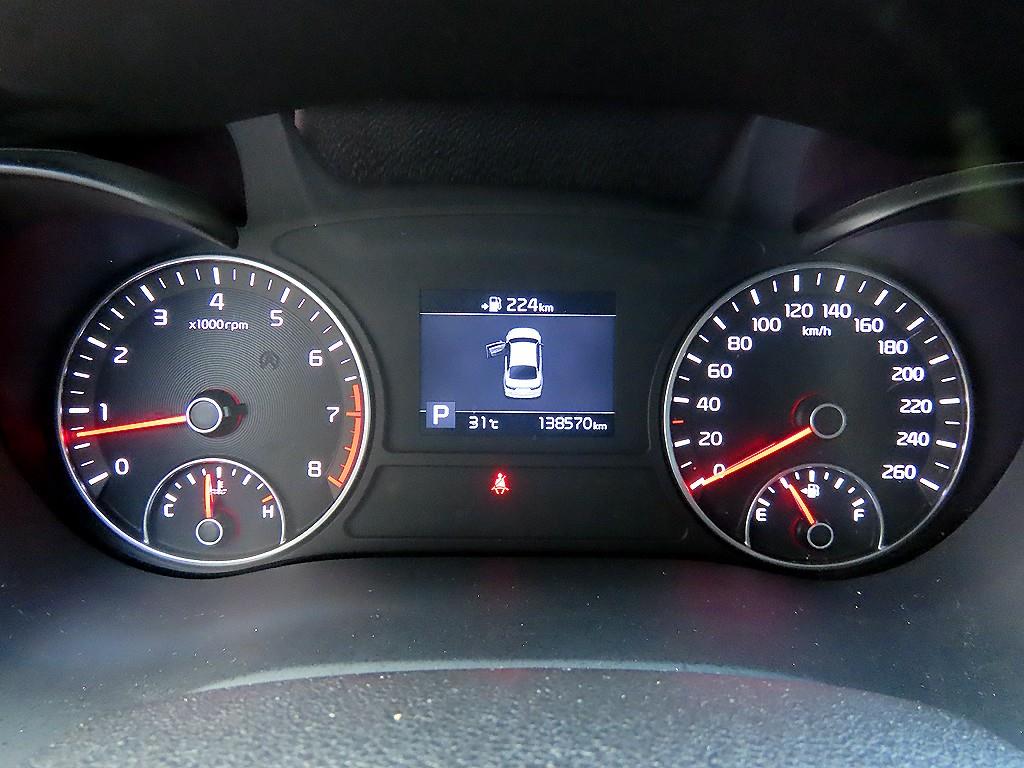 Kia K5 — photo 09