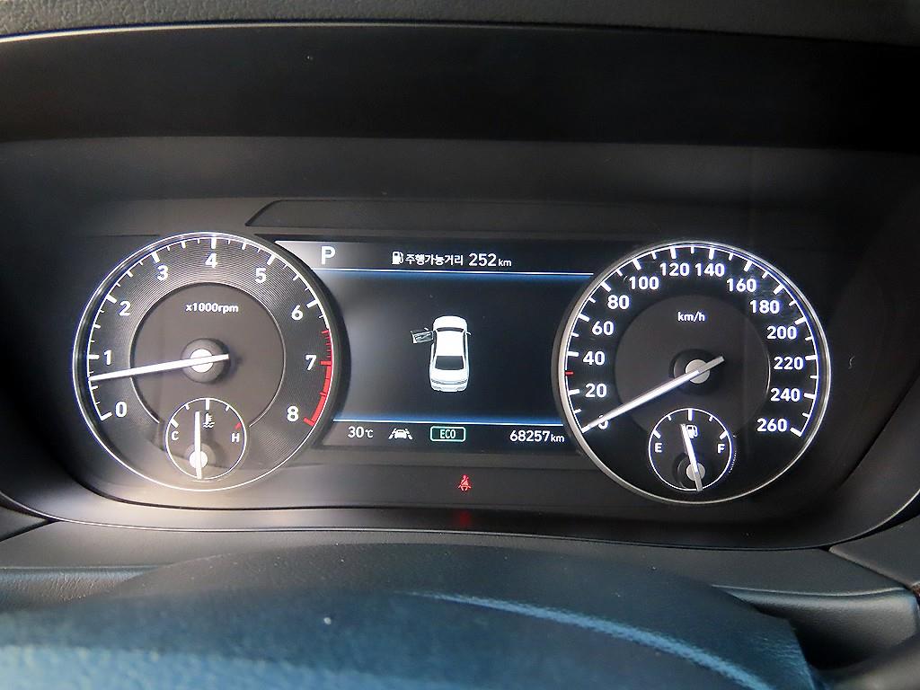 Genesis G90 — photo 09