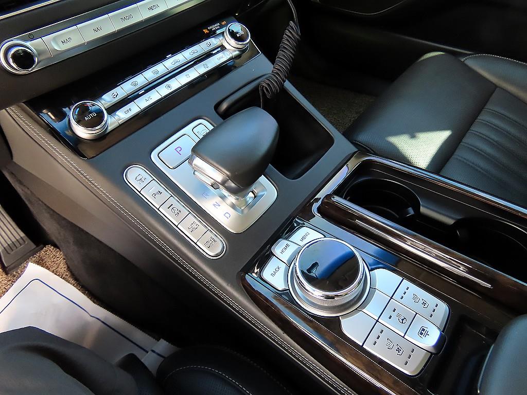 Genesis G90 — photo 11