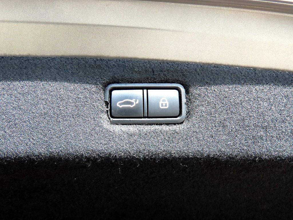 Genesis G90 — photo 17