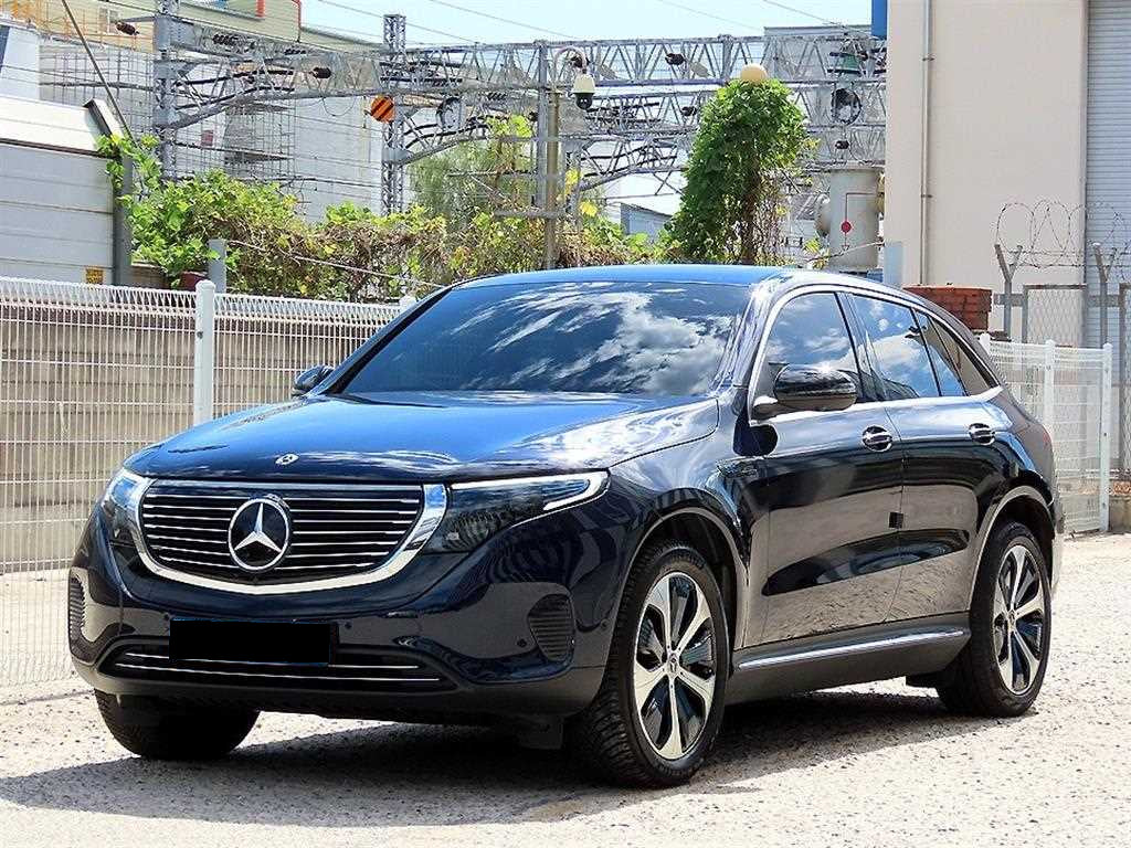 Mercedes-Benz EQC — photo 01
