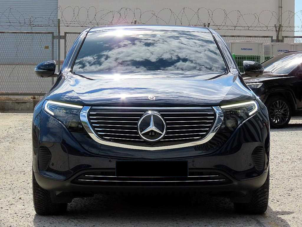 Mercedes-Benz EQC — photo 02