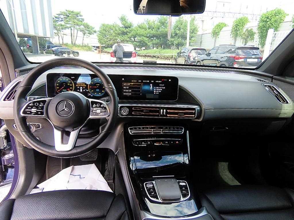 Mercedes-Benz EQC — photo 07