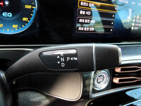 Mercedes-Benz EQC — photo 10