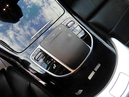 Mercedes-Benz EQC — photo 11