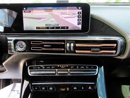 Mercedes-Benz EQC — photo 12