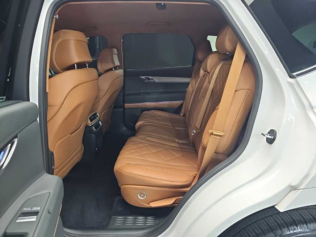 Genesis GV80 — photo 12