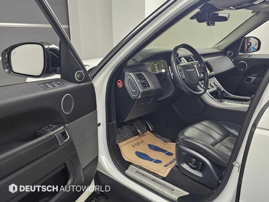 Land Rover Range Rover Sport — photo 11