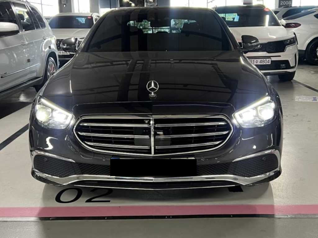 Mercedes-Benz E-Class — photo 01