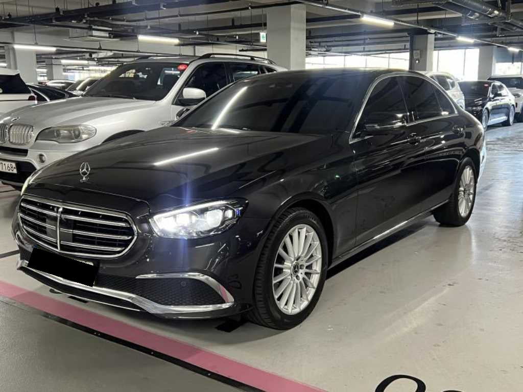 Mercedes-Benz E-Class — photo 02