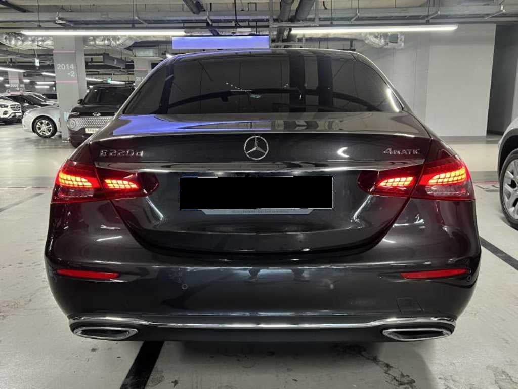 Mercedes-Benz E-Class — photo 04
