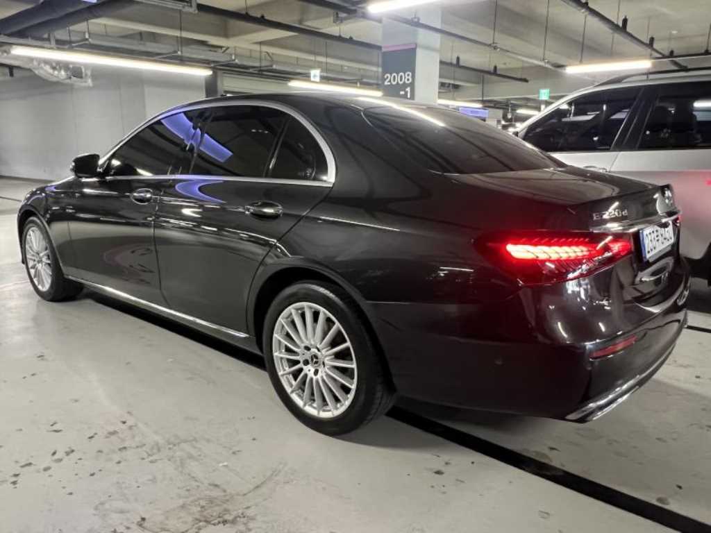 Mercedes-Benz E-Class — photo 06