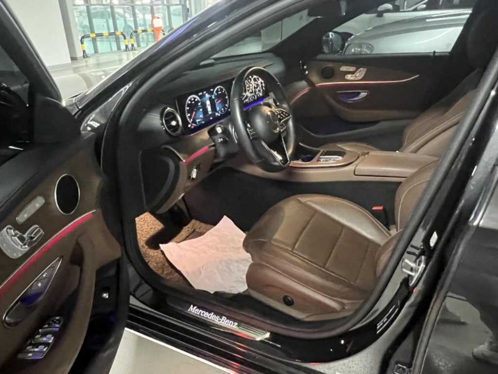 Mercedes-Benz E-Class — photo 07