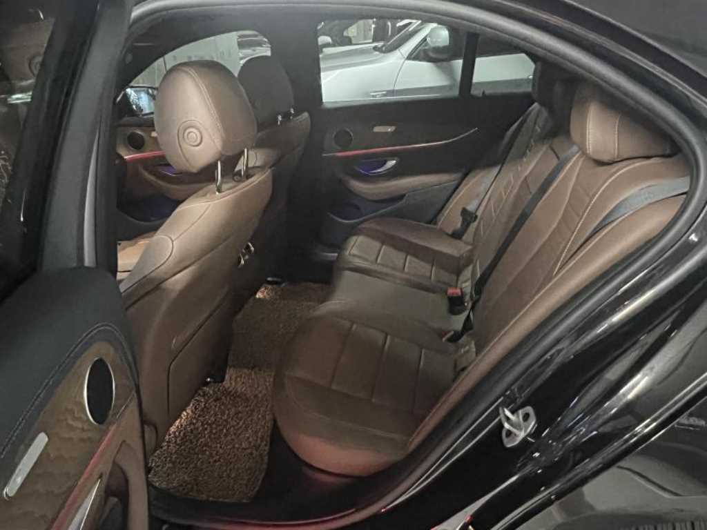 Mercedes-Benz E-Class — photo 08