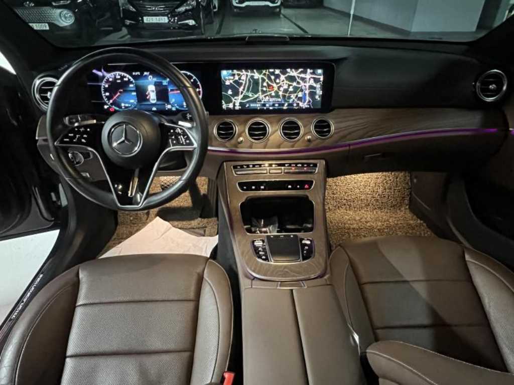 Mercedes-Benz E-Class — photo 09