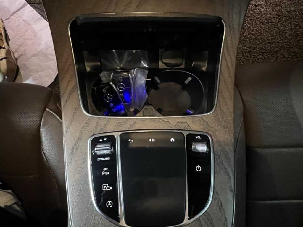 Mercedes-Benz E-Class — photo 12