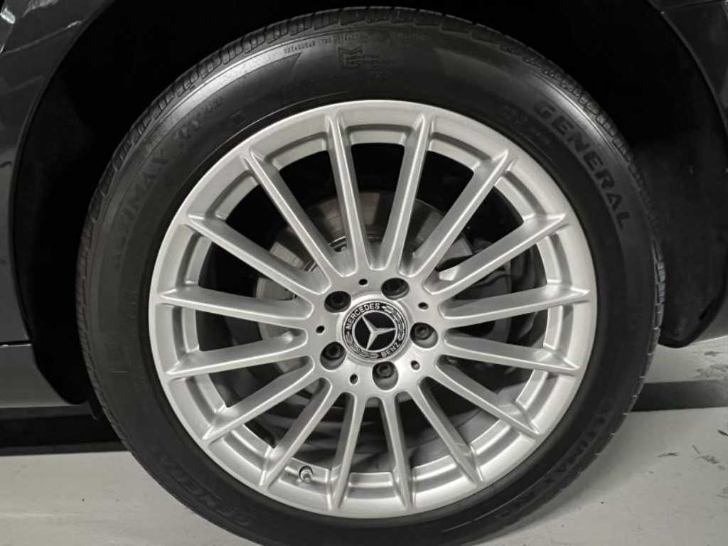 Mercedes-Benz E-Class — photo 15