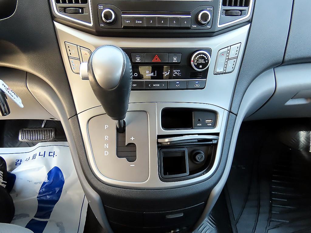 Hyundai Starex — photo 11