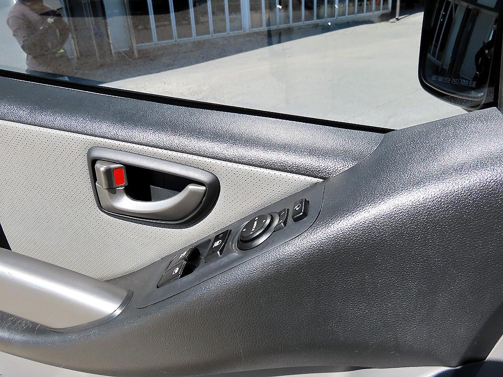 Hyundai Starex — photo 12