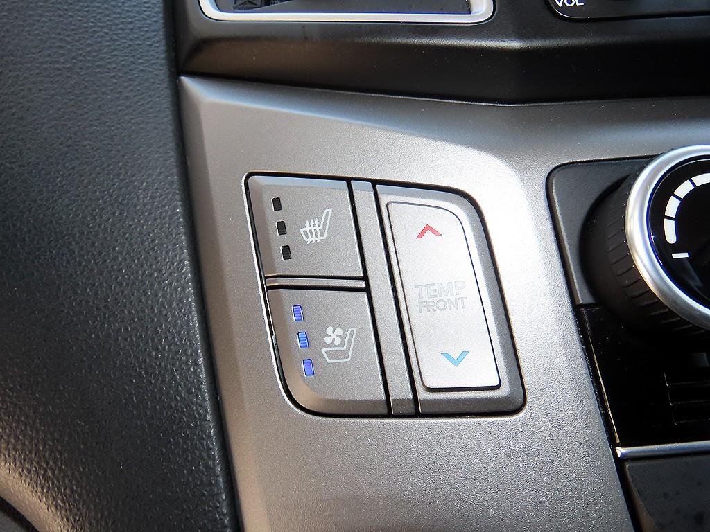 Hyundai Starex — photo 15