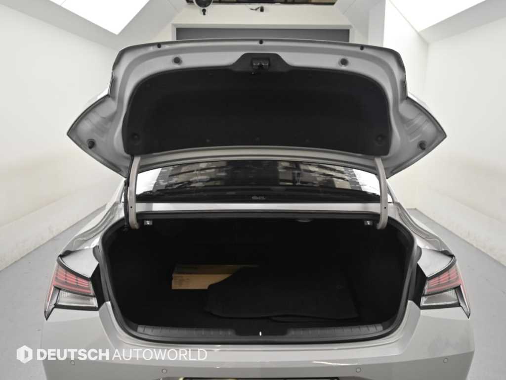 Hyundai Avante — photo 05