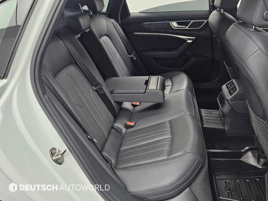 Audi A6 — photo 12