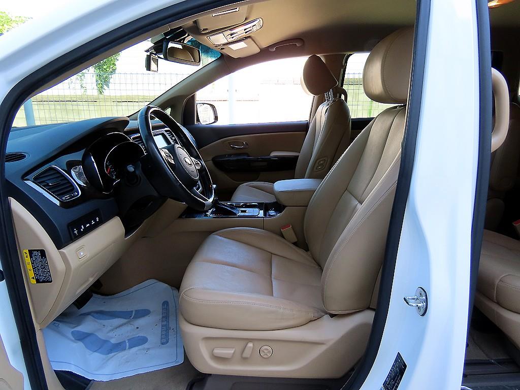 Kia Carnival — photo 05