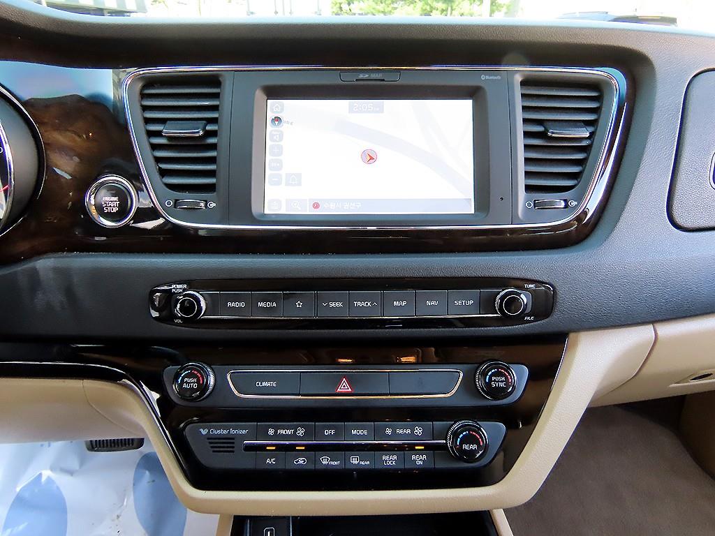 Kia Carnival — photo 13