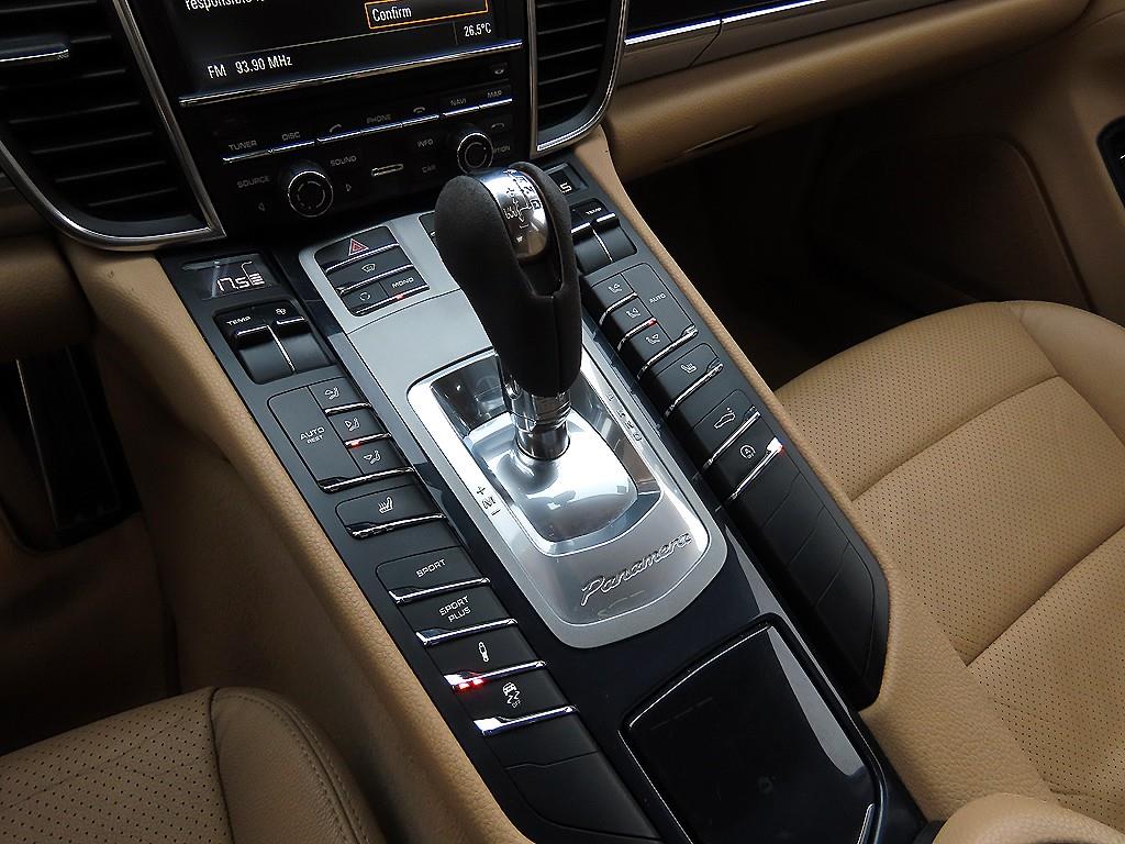Porsche Panamera — photo 10