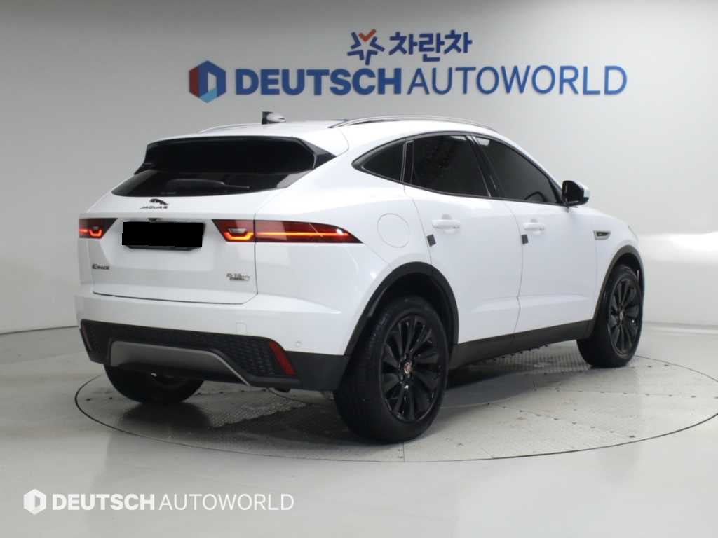 Jaguar E-PACE — photo 02