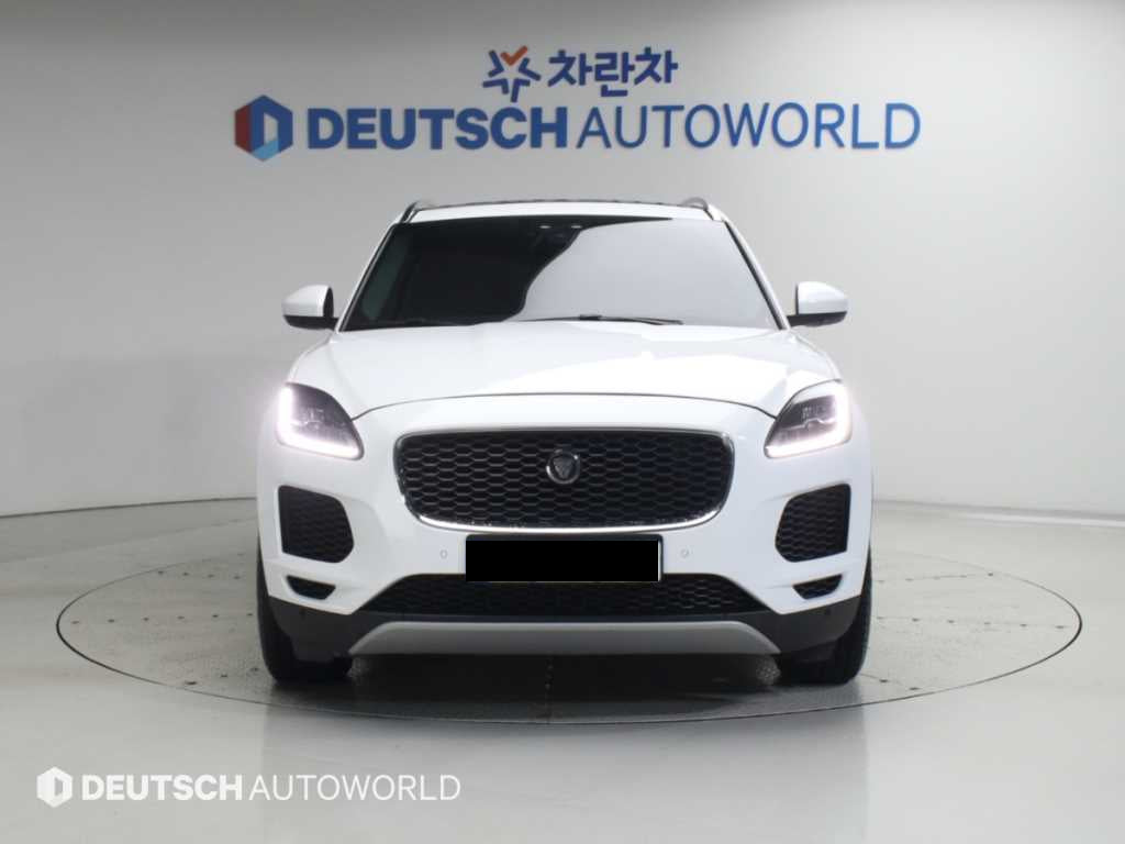 Jaguar E-PACE — photo 03