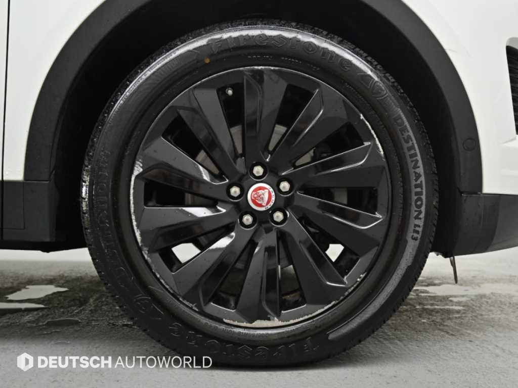 Jaguar E-PACE — photo 05