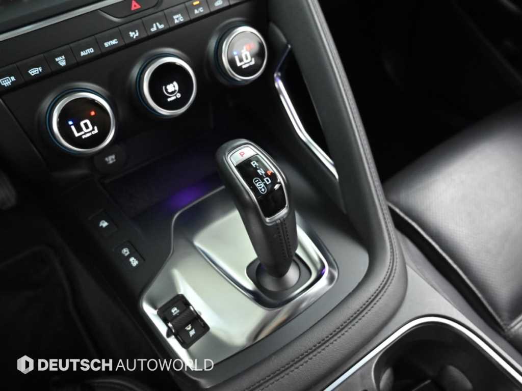 Jaguar E-PACE — photo 08