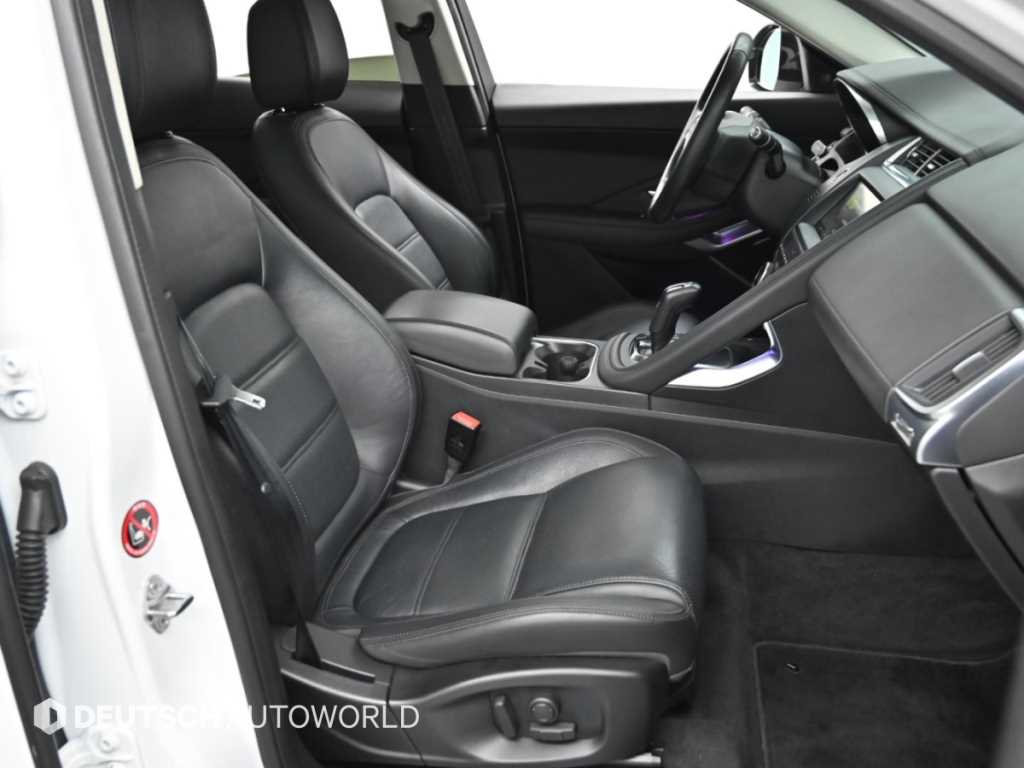 Jaguar E-PACE — photo 09