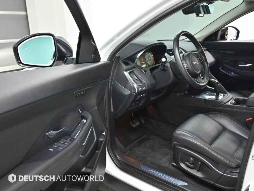 Jaguar E-PACE — photo 10