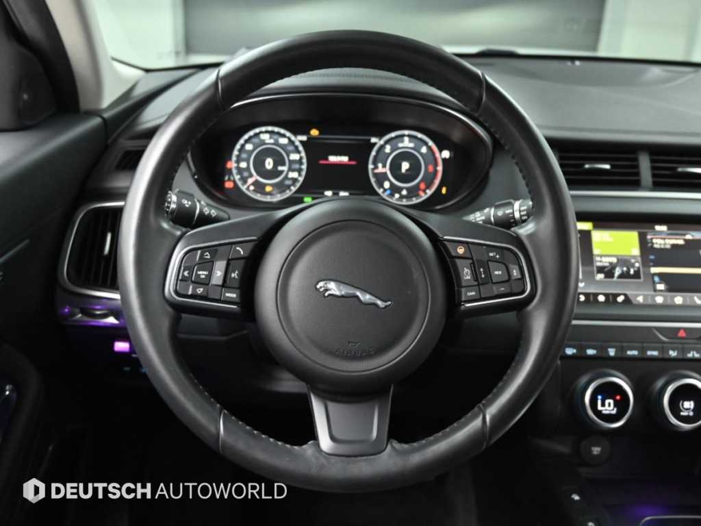 Jaguar E-PACE — photo 12