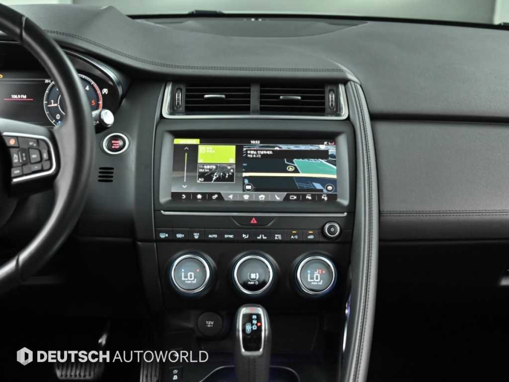 Jaguar E-PACE — photo 13