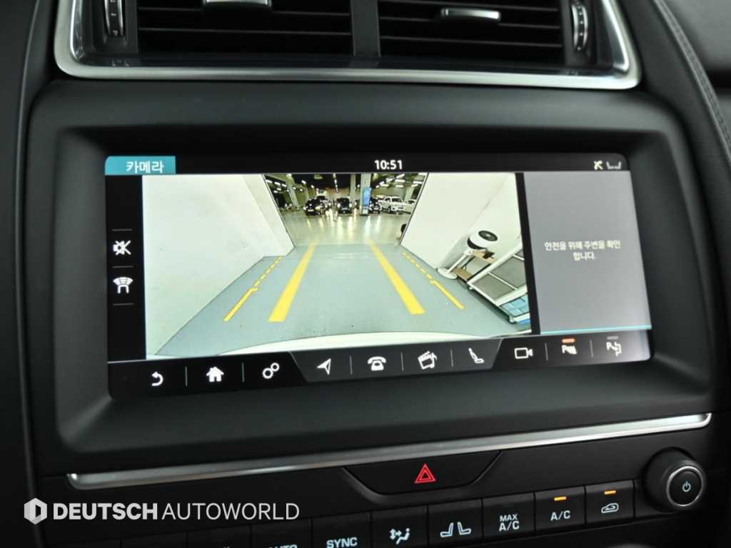 Jaguar E-PACE — photo 14