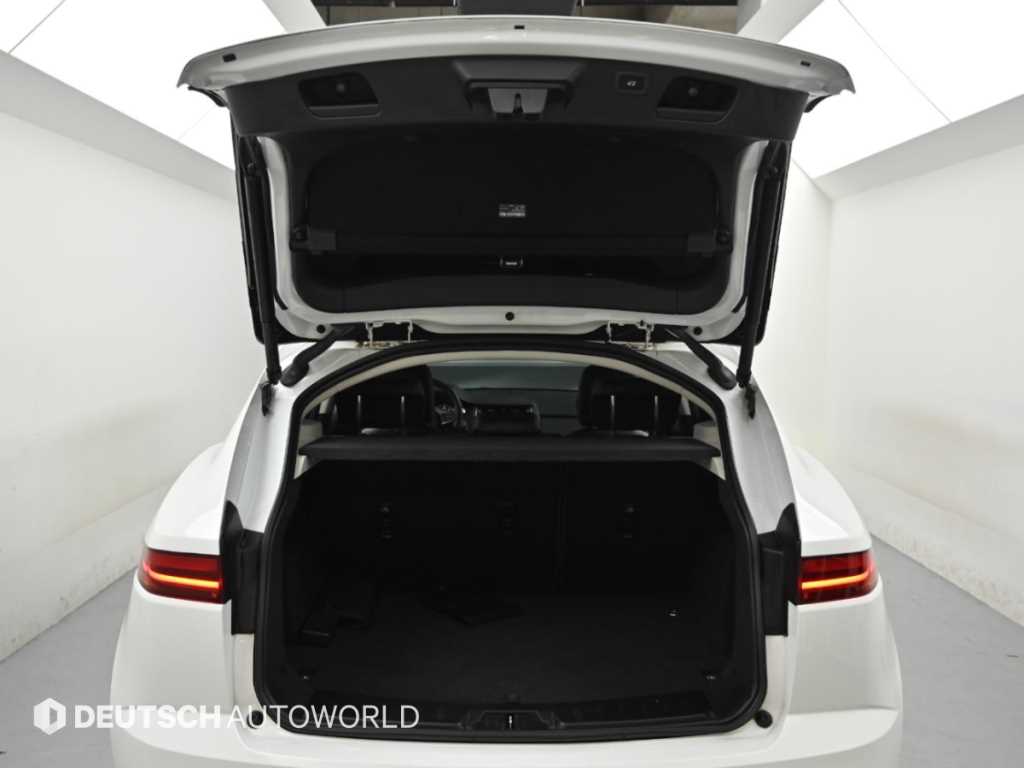Jaguar E-PACE — photo 18