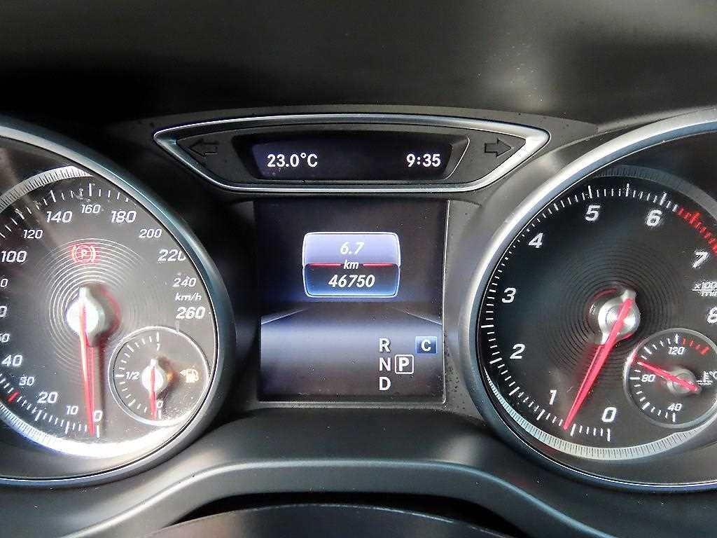 Mercedes-Benz CLA-Class — photo 09