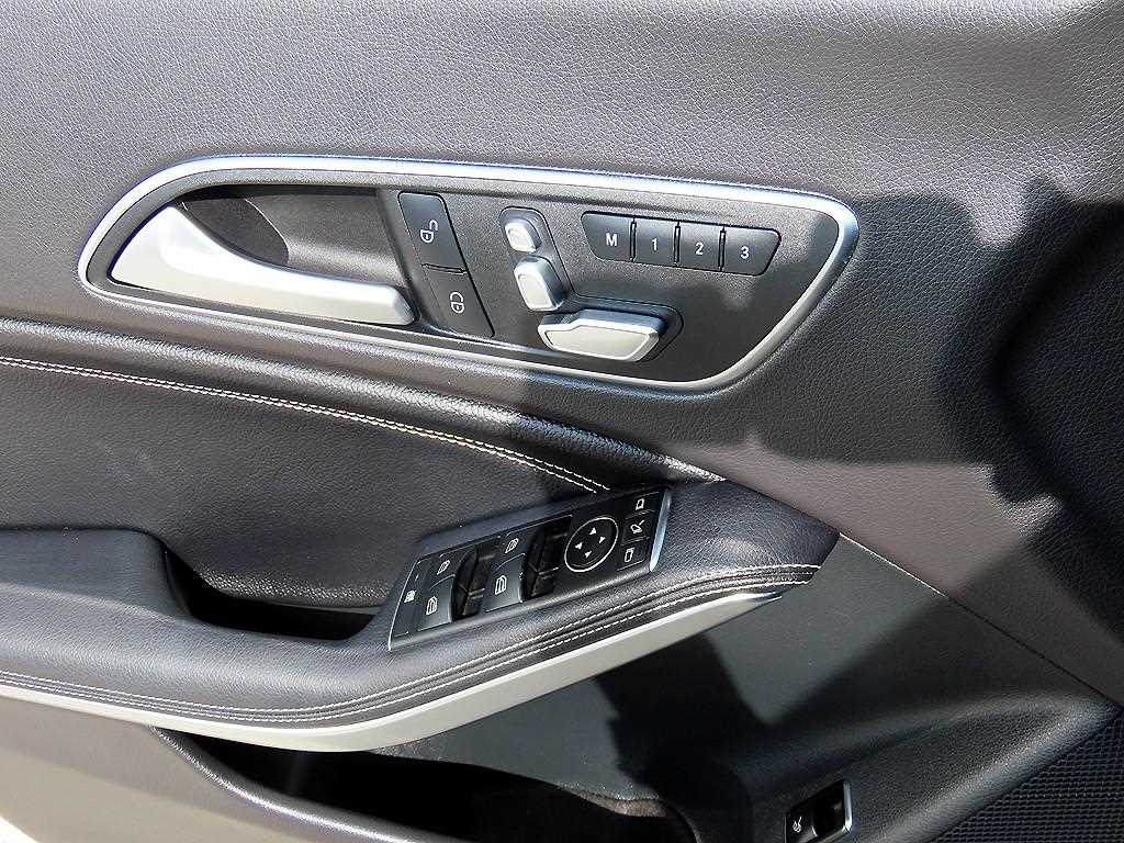 Mercedes-Benz CLA-Class — photo 11