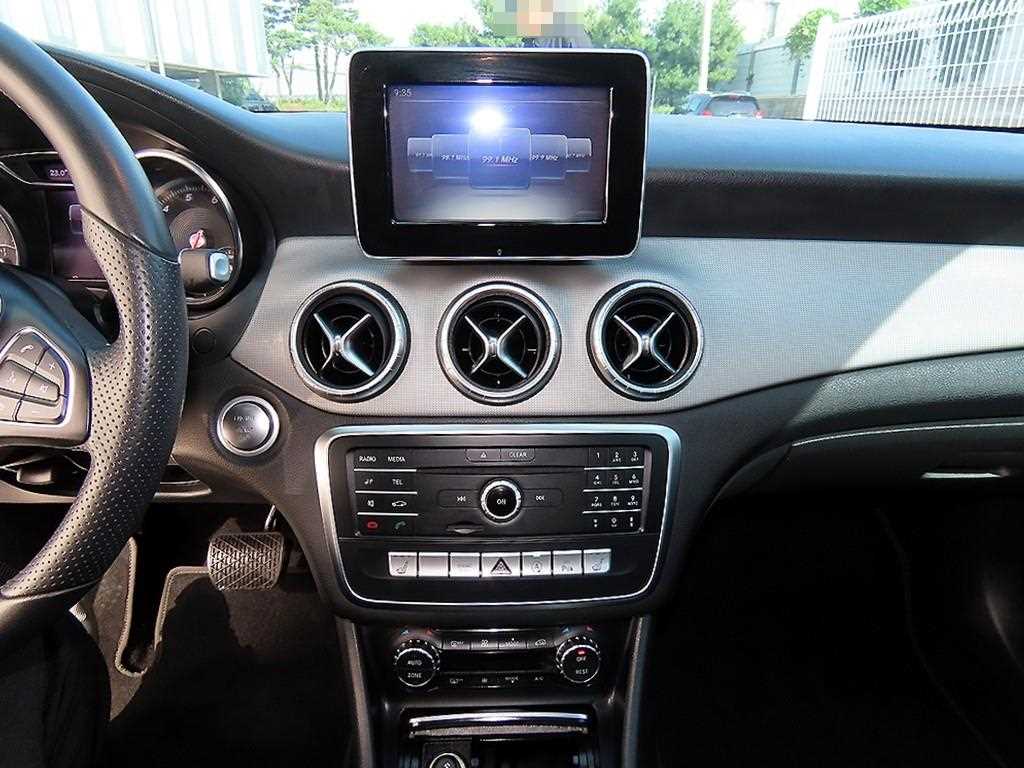 Mercedes-Benz CLA-Class — photo 13