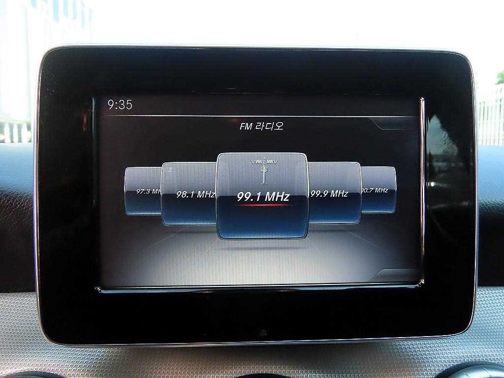 Mercedes-Benz CLA-Class — photo 14