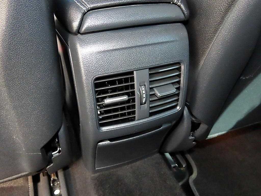 Mercedes-Benz CLA-Class — photo 17
