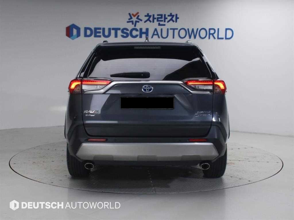 Toyota RAV4 — photo 04