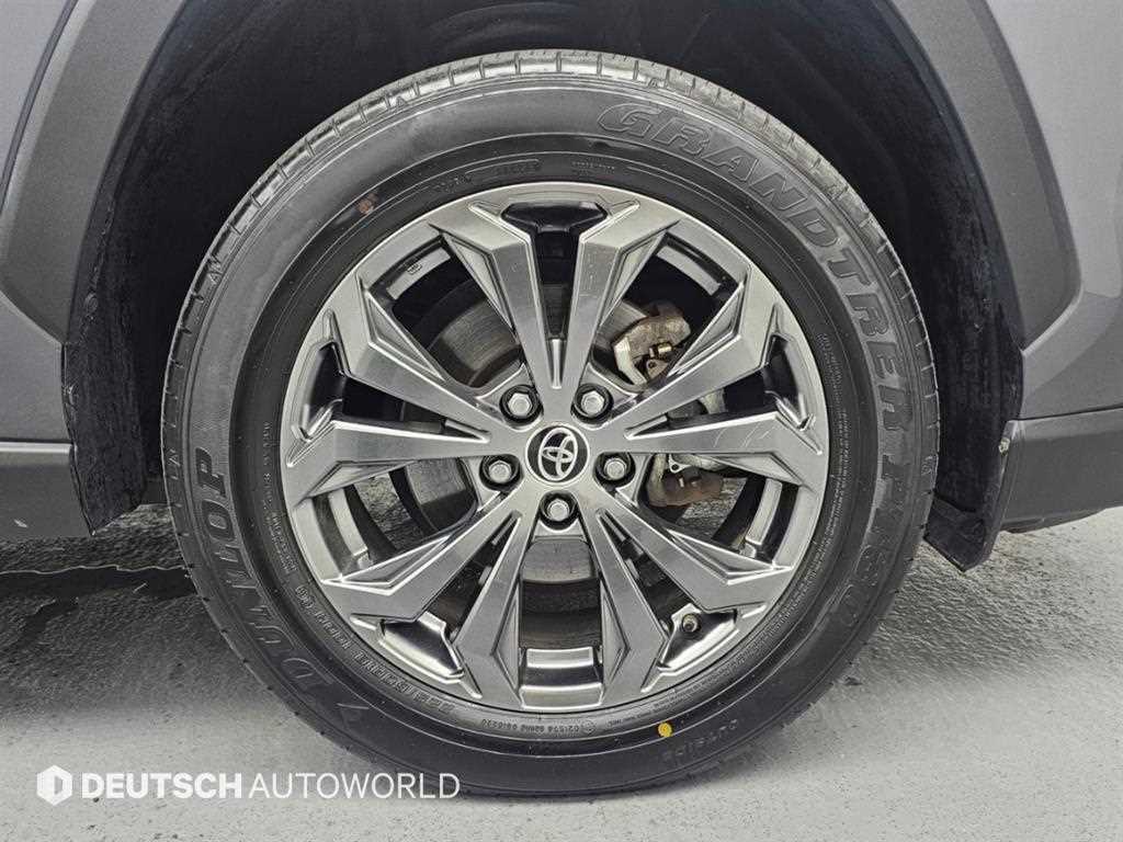 Toyota RAV4 — photo 05