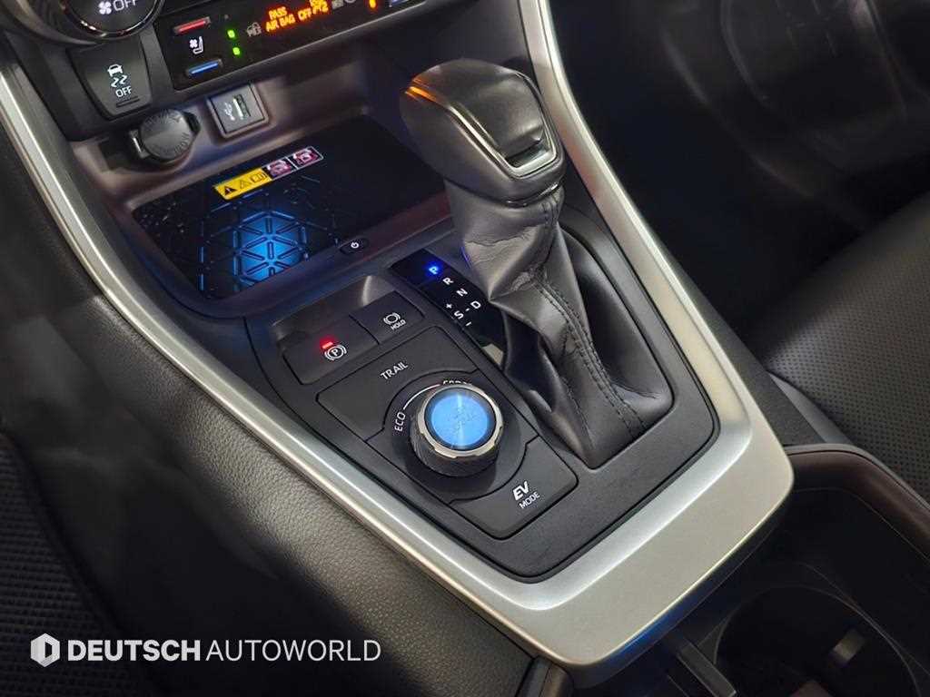 Toyota RAV4 — photo 09